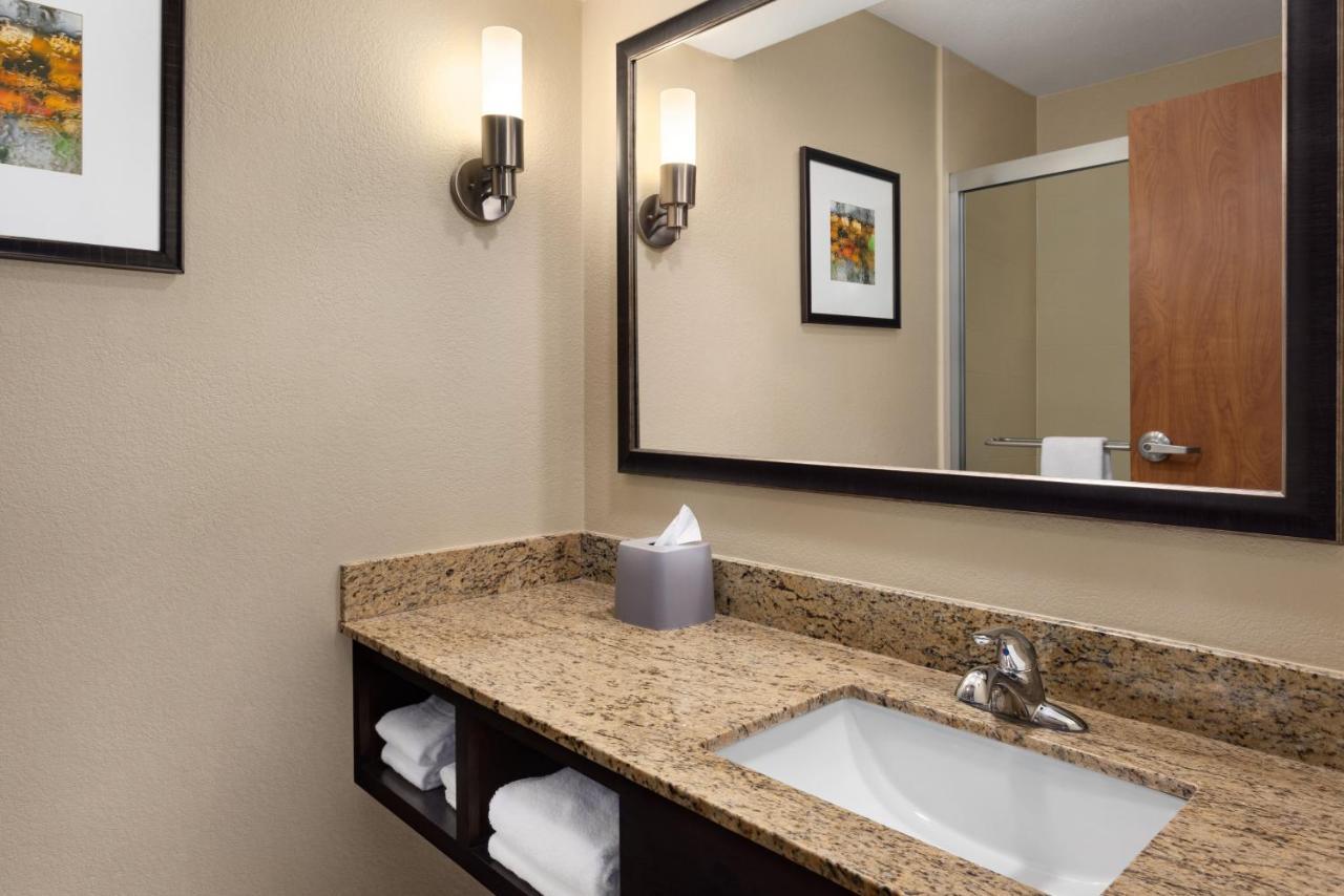 Holiday Inn Express Hotel & Suites Edmond By Ihg Zewnętrze zdjęcie