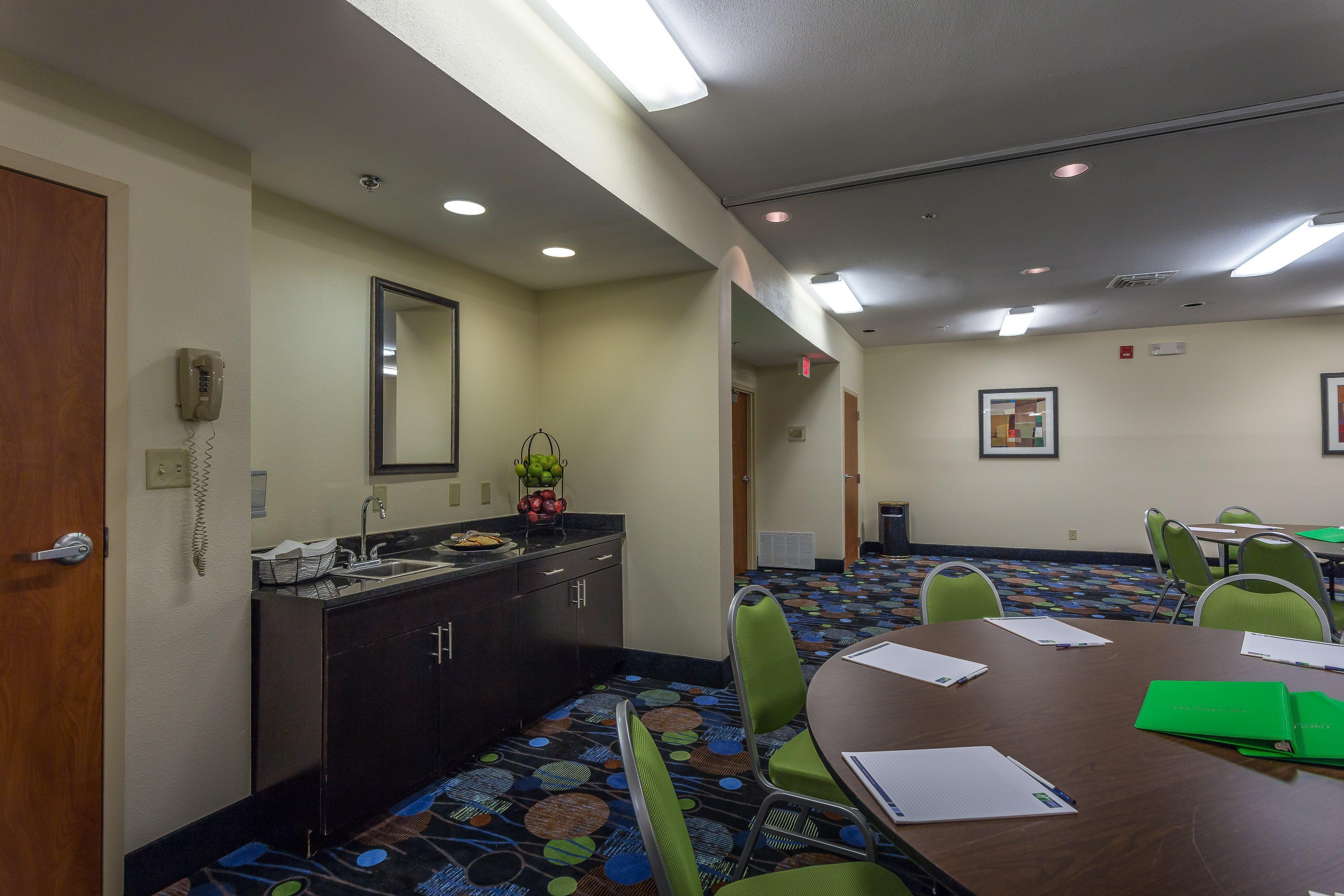 Holiday Inn Express Hotel & Suites Edmond By Ihg Zewnętrze zdjęcie